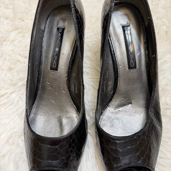 Bandolino Black Textured Peep-Toe Heels size 5 - Picture 6 of 6